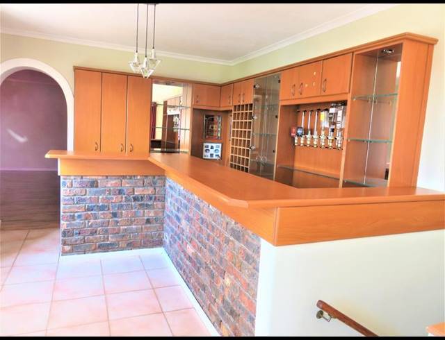 5 BEDROOM HOUSE FOR SALE IN MIDDEDORP